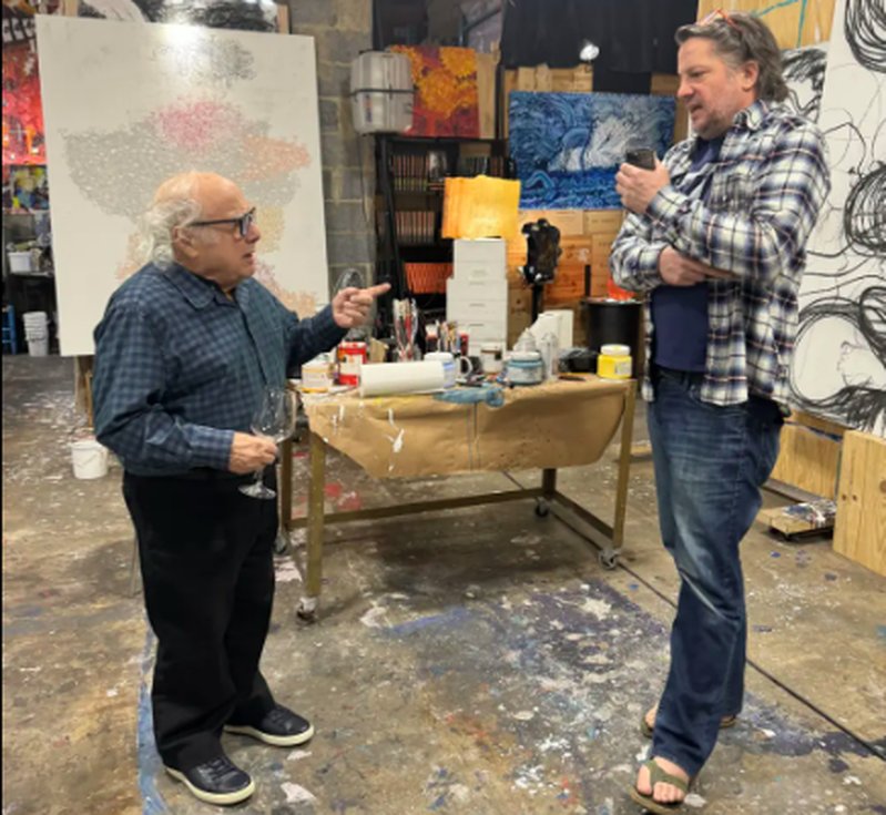 Vinklubben får besök av Danny Devito. Foto: New York Vintners instagramkonto Vinklubben får besök av Danny Devito. Foto: New York Vintners instagramkonto